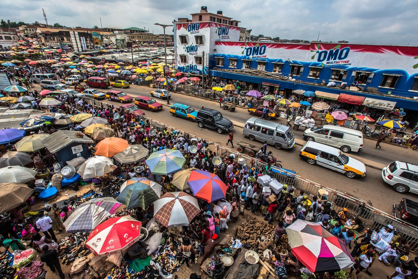 Accra traffic &mdash; empty seats in private cars